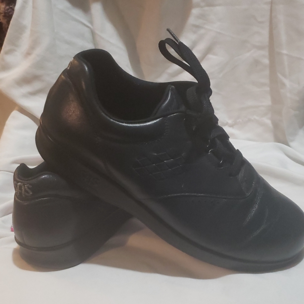 Shoes - Picture 3 of 3